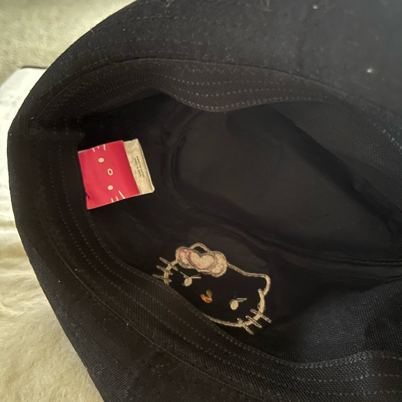 Hello Kitty Hat NWOT - Picture 3 of 3